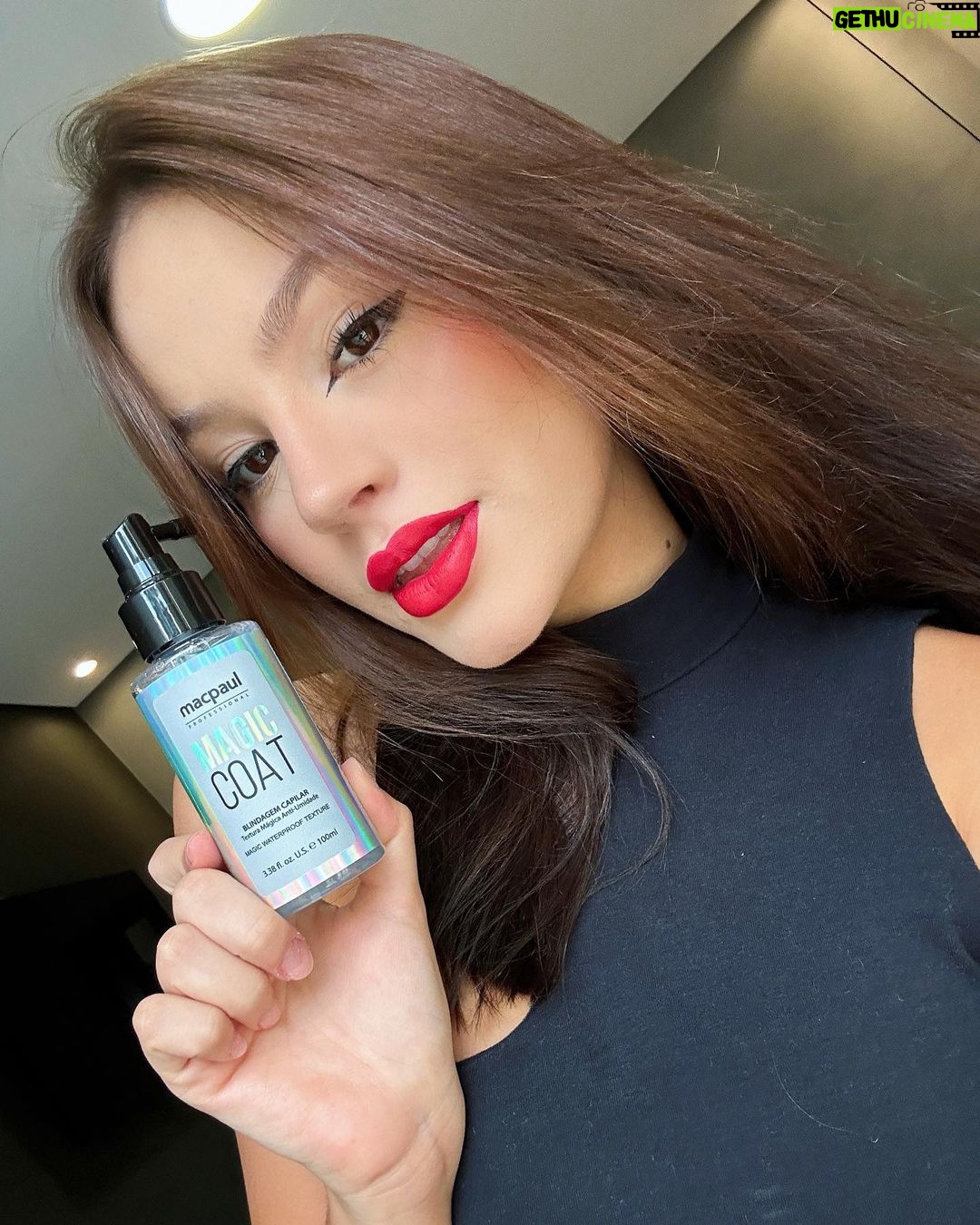 Bela Fernandes Instagram - Pessoal estou passando aqui para falar de minha presença hoje na Av. Paulista, nº 1405 para você que quiser adquirir o mais novo lançamento MAGIC COAT e tirar uma fotinha comigo te espero lá, um beijo. Estarei presente das 16h as 18h em… @macpaul