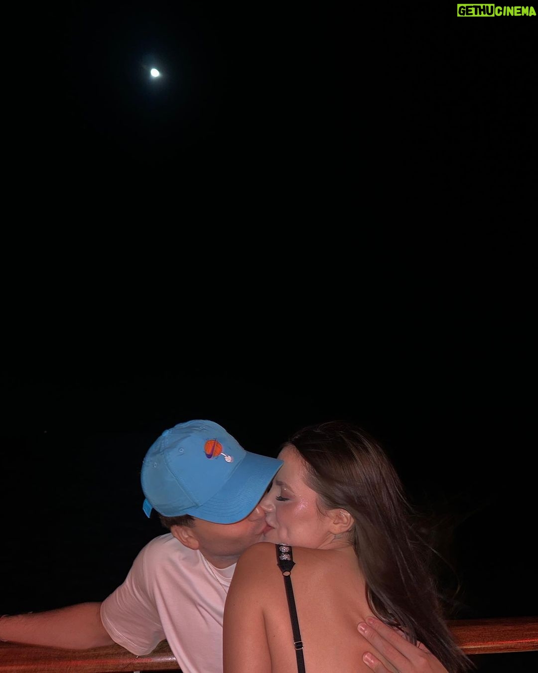 Bela Fernandes Instagram - A vida é boa com você ✨ te amo ❤️
