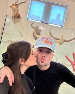 Bela Fernandes Instagram - Dia de museu hoje com meu amo…. ué, será que ela tá querendo me dizer algo?