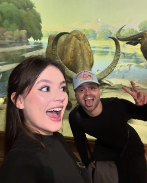 Bela Fernandes Instagram - Dia de museu hoje com meu amo…. ué, será que ela tá querendo me dizer algo?