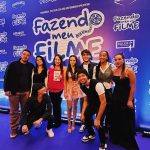 Bela Fernandes Instagram - Alguém me belisca? Pq eu to vivendo a pré estreia de #FazendoMeuFilme com o meu elenco 🤩✨