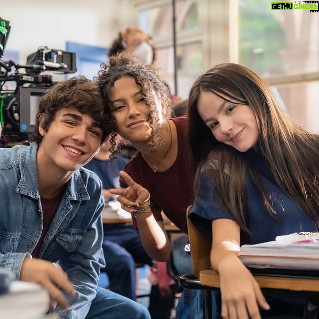Bela Fernandes Instagram - ANSIEDADE SÓ CRESCE PRA PODER TORCER POR FANILEO!!! Qual cena vocês estão loucos para ver no filme? #fazendomeufilme