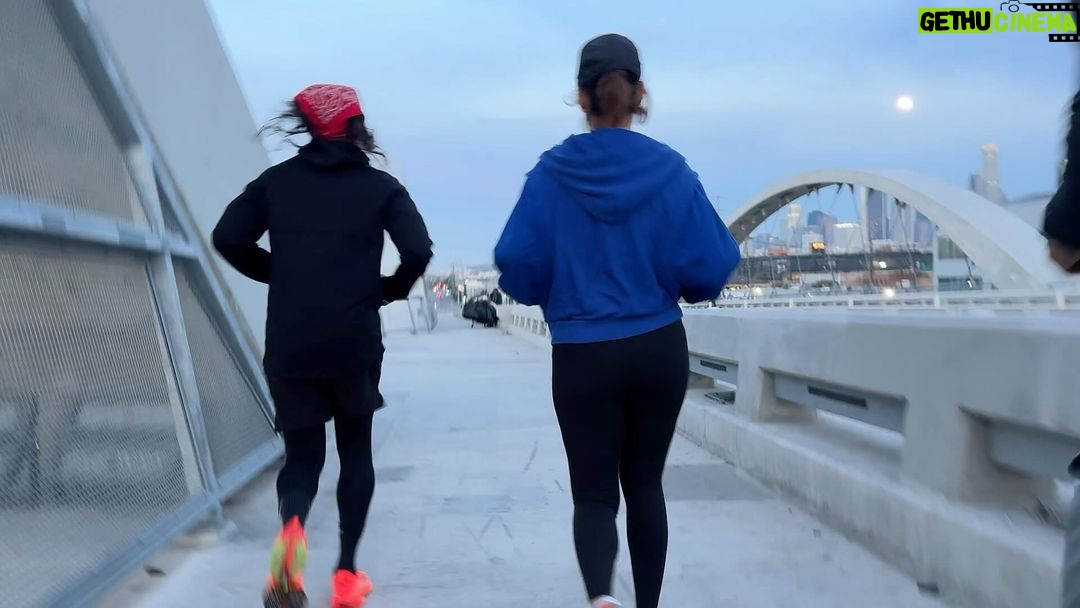 Bela Padilla Instagram - Woke up at 4:30 today to catch the sunrise here in LA with the nicest running club π thank you @apa112 @conradmar @randi801j ππ» PS: Randy, your shots of this morning are sooo nice, hope it was worth the burning lungs π₯Ήπ Los Angeles, California