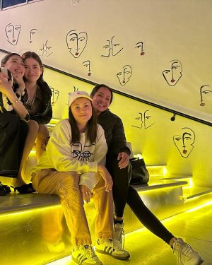 Bela Padilla Instagram - LA ❤️

Thank you @iamangelicap for the best first 3 days here in LA…and to your fambam for being so so sweet! Father @gregg_homan shot na! 😂 To Alyanna, thank you for picking me up from LAX (which is a love language in itself!!!) 🥹 (also…we need a photo together, girl) and super happy to see @danibarretto my girl here ❤️ and @andoyr1973 my forever kagiggle!!! And a quick mini reunion with @joampil and @faustinopeneyra can’t wait to see you @chinitaprincess 💃🏻
