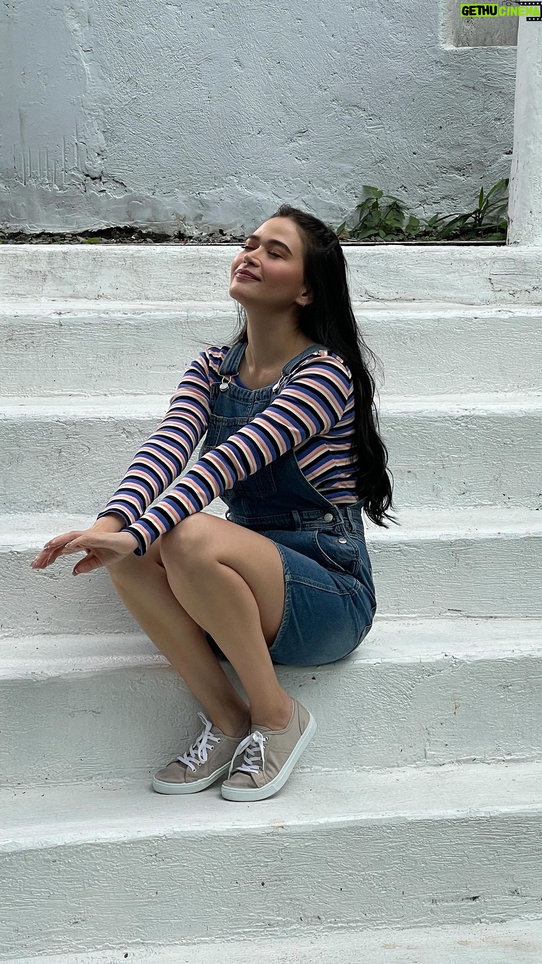 Bela Padilla Instagram - From our poster shoot ➡️ a flashback of the look test with JC! Thank you to everyone who’s been showing us soooo much love in the first 2 days 🥹♥️🙌🏻 I wish I had more fun videos with @j.c.santos @kean ate @tekyamartin @tekya_martin ate @akstobias @missfranki @kaladkaren @andrewmuhlach and eeeeverybodyyy on set but lagi kasi akong kasama sa eksena guys 😅 walang time magcellphone!!! Pero ok lang, kasi kahit makakalimutin ako, aalalahanin ko lagi yung fun moments namin sa set that turned into WISH YOU WERE THE ONE ❤️ showing nationwide and in UAE starting August 31!