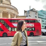 Bela Padilla Instagram - The bus is a paid actor. Fresh cut, fresh start. Yes, you can start again in July. You can start again anytime. ❤️ 💇🏻‍♀️ @elle_la_vie @scessentialsuk thank you ❤️ London, United Kingdom