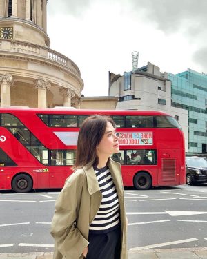 Bela Padilla Instagram - The bus is a paid actor. Fresh cut, fresh start. Yes, you can start again in July. You can start again anytime. ❤️

💇🏻‍♀️ @elle_la_vie @scessentialsuk thank you ❤️