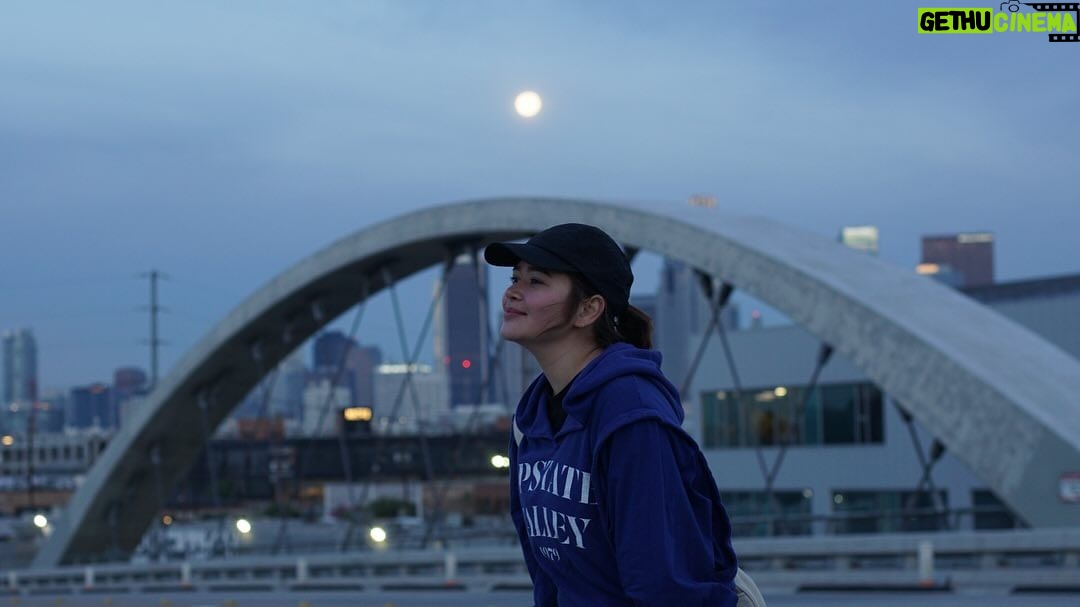 Bela Padilla Instagram - Woke up at 4:30 today to catch the sunrise here in LA with the nicest running club π thank you @apa112 @conradmar @randi801j ππ» PS: Randy, your shots of this morning are sooo nice, hope it was worth the burning lungs π₯Ήπ Los Angeles, California