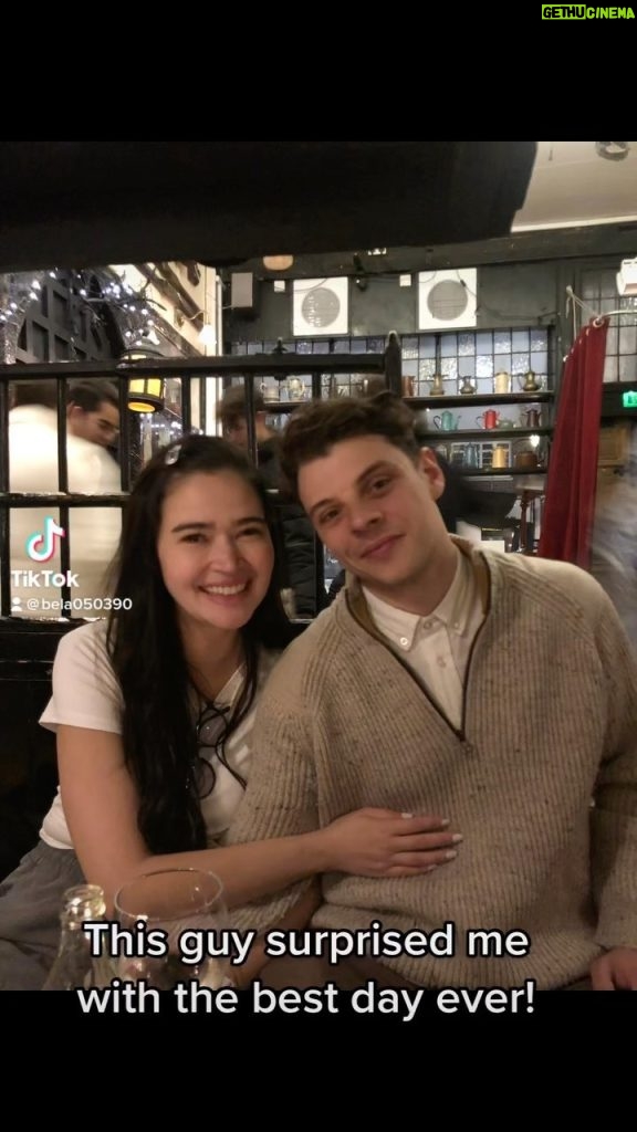 Bela Padilla Instagram - Thank you @nocir for bringing my family and friends all together in my favourite restaurant here in London: @romulocafelondon ❤️ I can’t believe everyone was in on it and the scavenger hunt was just brilliant! 😂 thank you guys! @aynursinsta @stevesulli1 @anthony.mina @allbari1 @nicolemouawad @georgew7 @olly_severn @louisalexandermay @fausteenojose @mikez_tagram And to my sisters Ceri and Michele and to the lovely Kate…so nice to finally meet you! ❤️