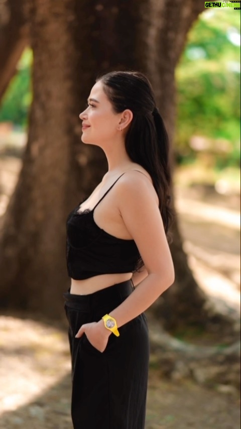 Bela Padilla Instagram - If you’re like me and you’re a huge fan of museums, you’re gonna love the new Swatch X MoMa collaboration!! To celebrate the 100th anniversary of Roy Lichtenstein’s birth, Swatch has just released REVERIE by ROY LICHTENSTEIN, THE WATCH. Lichtenstein’s early enthusiasm for jazz music provided inspiration for a number of his iconic works. including Reverie (1965), which inspired the piece I’m wearing in the photo! The famous text on the artwork “The melody haunts my reverie” is on the speech bubble loop, while the canary yellow strap echoes the woman’s blonde hair. (My favorite color!!! 🥹) Check out the beautiful designs that celebrate pop art, jazz and the life of Lichtenstein by grabbing your own Swatch X MoMa piece now ❤️ @swatch @swatch_ph #Swatch #SwatchArtJourney #SwatchMoMA