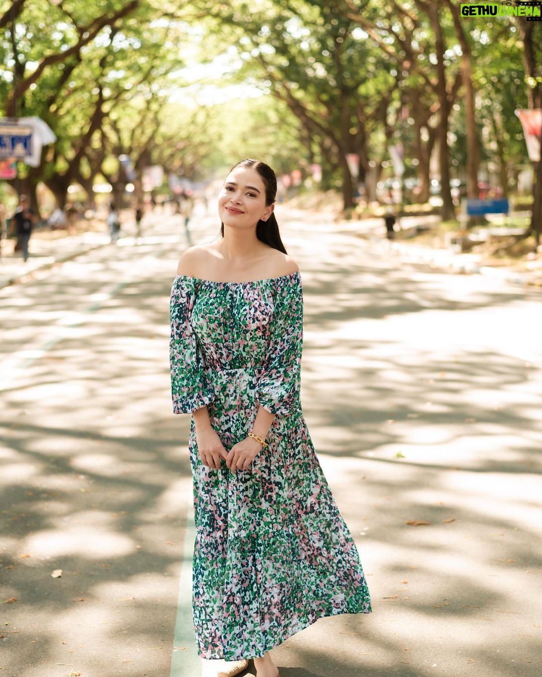 Bela Padilla Instagram - This Women's Month, one of the constant things I’m grateful for that made me the woman I am now, is the guidance I had growing up and the opportunities that my education opened up for me. Which is why I’ve been such an avid fan and supporter of the work that @unicef @unicefphils does for our children. I’m also grateful that one of my favorite brands, @marksandspencerph , also has a heart for others and donated to UNICEF to support the advocacies of women in celebration of this time ❤️ Can’t wait to fly back to london and buy my favorite cotton candy grapes in M&S while wearing this cute dress from their summer collection! 🥰 thank you @davegraciadas for the photos! 💯