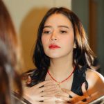 Bela Padilla Instagram – Wanting to go out but not really because my room at @rafflesmakatihotel has everything I need ❤️

A photo series by @cidbacolod 😎

PS: I’m a balikbayan…of course I had @jollibee on day 1 😂 Raffles Makati