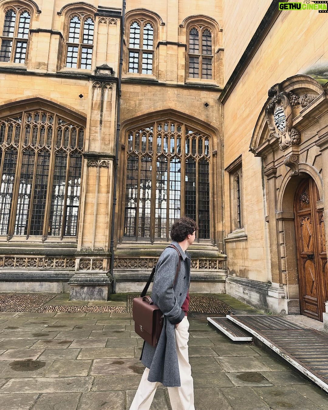 Bela Padilla Instagram - Went to Oxford to bellow “Piertotum Locomotor” at statues. 😎 Oxford University