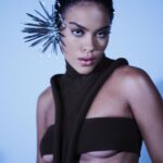 Bella Campos Instagram - Mais um pro #BaileDaVogue @voguebrasil Look: Youna Jin @younajin.archive Sapato: Tia Adeola @tiaadeola Adereço de cabeça: Atelier Biser @atelierbiser Brincos: Chris Habanna @chrishabana Anéis: @uruzbr Óculos: @balenciaga Direção de conteúdo: @zeromgmt @lucasvalois Fotografia: @pradellapedro Styling: @sannyelias Beleza: @jakefalchi Assistente de fotografia: @geele.maca391 Tratamento: @nandacarnevali Produção de moda: @amandhagaio @ag.newyork @belsfr Camareiro: @phzin_520 Assistente de beleza: @carol.libanio Nail artist: @lemxnails