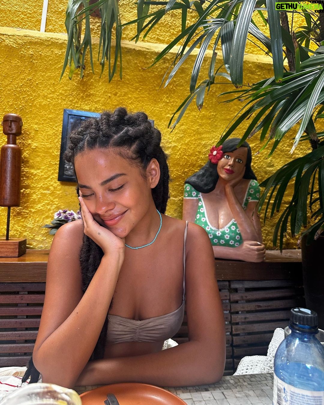 Bella Campos - 1.3 Million Likes - esse é dia 01/01 de frente p trás e ainda são 17h que vida chatãaa