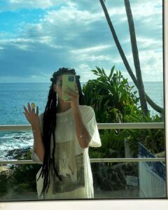 Bella Campos Instagram - esse é dia 01/01 de frente p trás e ainda são 17h que vida chatãaa Salvador, Bahia, Brasil