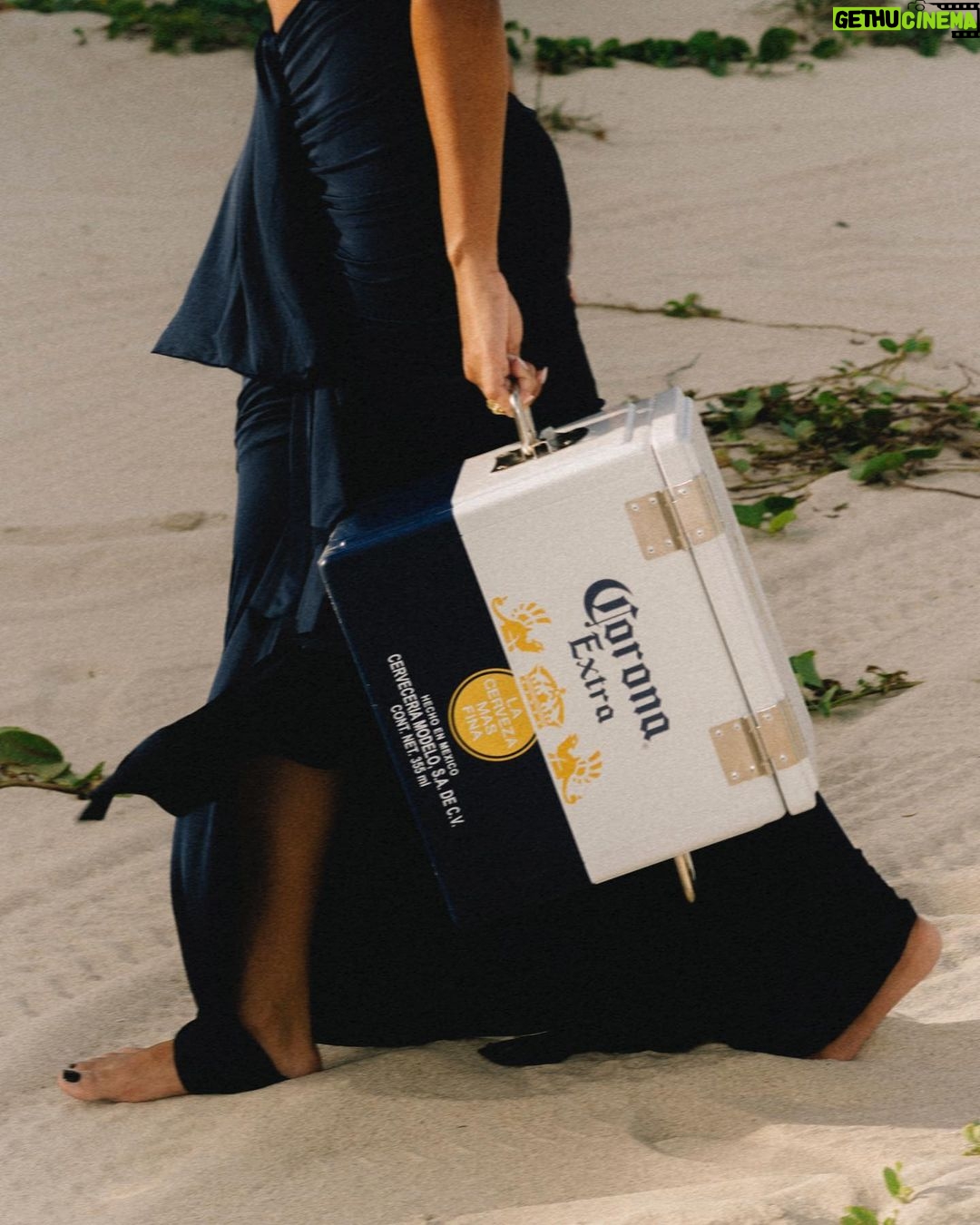 Bella Campos Instagram - Explorando a vida lá fora com Corona 💛🫶🏾 Obrigada @coronabrasil por encerrar meu 2023 com esse dia incrível! #CoronaSunsetPreá #AVidaÉAquiFora #BebaComModeração *ad Praia do Prea