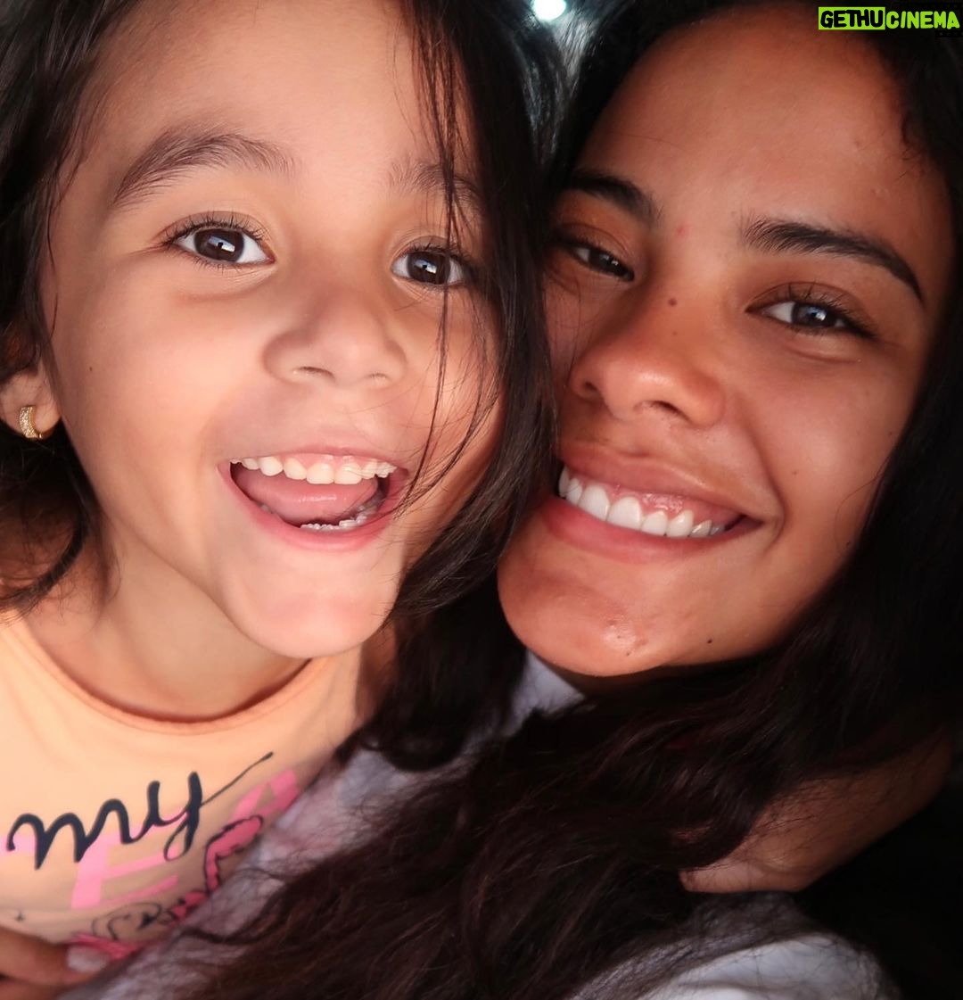Bella Campos Instagram - 🎄❤️🎁🥂 Fé em Deus e nas crianças, feliz natal pra família de vcs!! s2 🥰🥰🥰