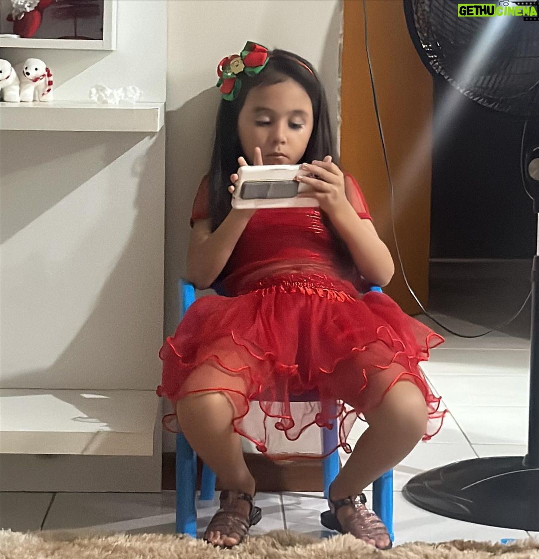 Bella Campos Instagram - 🎄❤️🎁🥂 Fé em Deus e nas crianças, feliz natal pra família de vcs!! s2 🥰🥰🥰