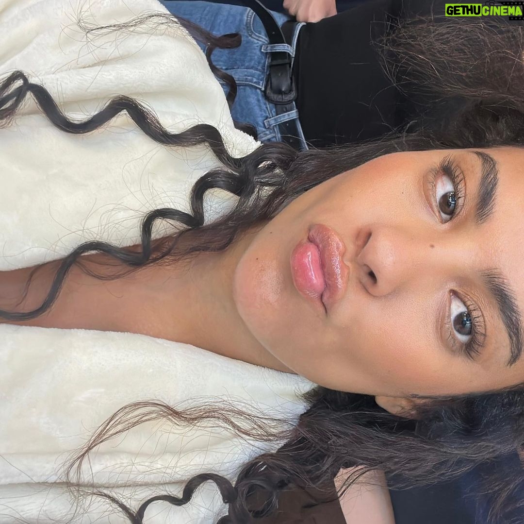Bella Campos Instagram - Fotinha de salvador pra falar que a gatinha ta trabalhando pra lá e pra cá mas daqui a pouquinho vamos estar na bahia descansando a paz do senhor amém! 😮💨🤍