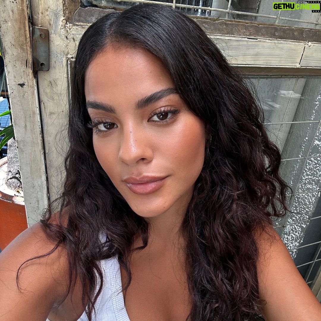Bella Campos Instagram - Fotinha de salvador pra falar que a gatinha ta trabalhando pra lá e pra cá mas daqui a pouquinho vamos estar na bahia descansando a paz do senhor amém! 😮💨🤍