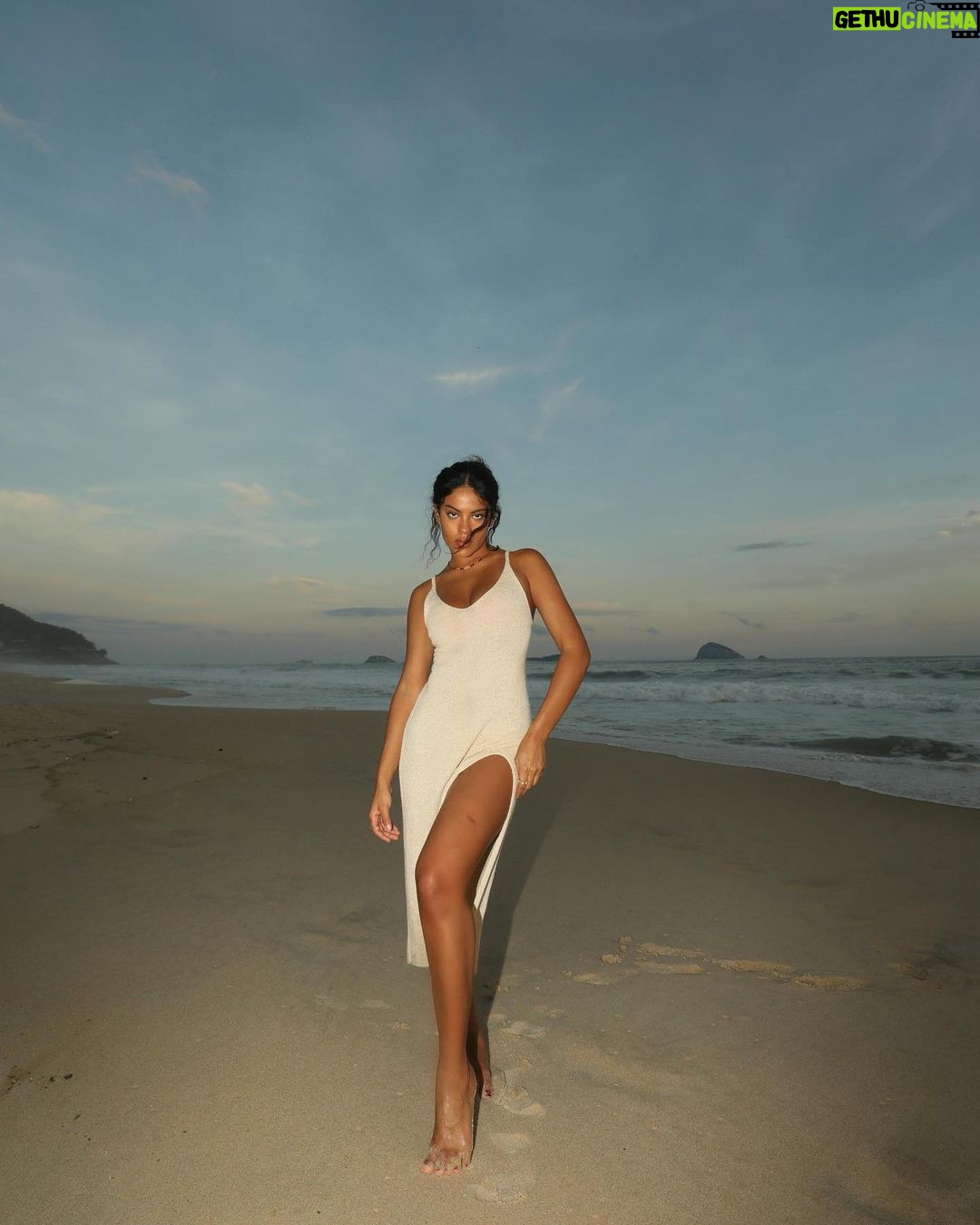 Bella Campos Instagram - A vida acontecendo 🌷 Paz de Deus