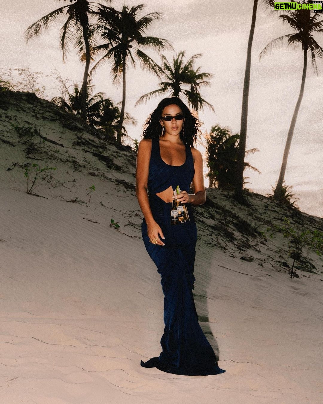 Bella Campos Instagram - Explorando a vida lá fora com Corona 💛🫶🏾 Obrigada @coronabrasil por encerrar meu 2023 com esse dia incrível! #CoronaSunsetPreá #AVidaÉAquiFora #BebaComModeração *ad Praia do Prea