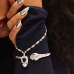 Bella Campos Instagram - Prestigiando os 75 anos da Serpenti da @BULGARI Símbolo infinito de renovação, ela permanece com seu apelo inalterado mesmo a cada transformação criativa, sempre fiel à sua essência. Perfeita né?! #Serpenti75 #BulgariJewelry ✨ @joaokopv @luprezia @sannyelias @liegewisniewski