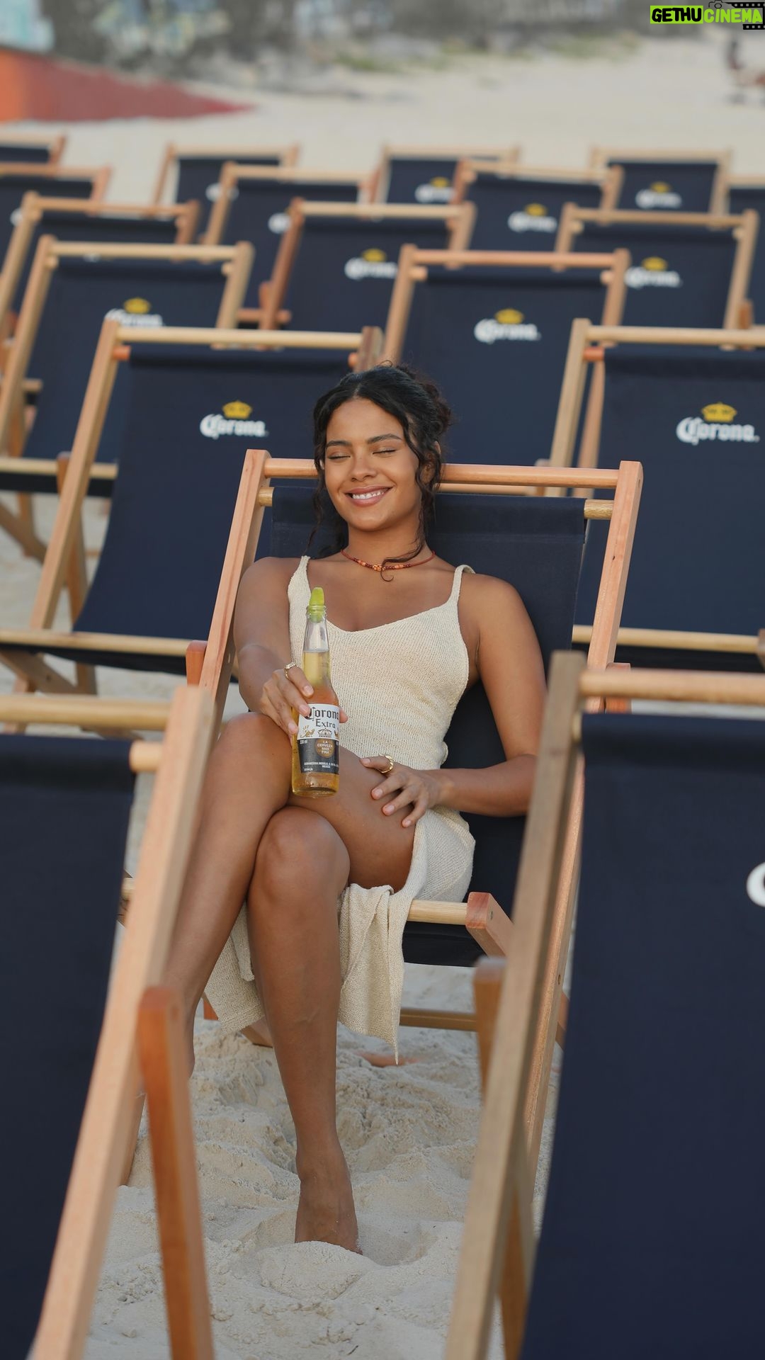 Bella Campos Instagram - Dia 29 de fevereiro foi só mais um dia na semana ou mais uma oportunidade de contemplar o pôr do sol e aproveitar a vida do lado de fora? @coronabrasil fez um super chamado e foi impossível não atender! 🙏🏽💙 🌞 #AVidaÉAquiFora #Thisisliving #2024AnoBissexto *publi #BebaComModeração