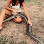 Bella Campos Instagram - Que felicidade ver um trabalho tão incrível ganhando o mundo. Uma delícia relembrar esse clima, que presentão do universo poder dizer que esse foi meu primeiro trabalho na TV, nossa novela, Pantanal, foi indicada ao Emmy Internacional Awards na categira de "Melhor Novela". Muito orgulho de tudo que a gente construiu, quero parabenizar e agradecer toda a equipe, que com muito amor e garra fez dessa novela uma produção tão grandiosa, muita risada, parceria e uma mordida de jacaré pra contar história. Hahaha Separei a minha primeira e última cena pra relembrar essa vibe, que saudade!!! 🤍