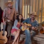 Bella Campos Instagram - Que felicidade ver um trabalho tão incrível ganhando o mundo. Uma delícia relembrar esse clima, que presentão do universo poder dizer que esse foi meu primeiro trabalho na TV, nossa novela, Pantanal, foi indicada ao Emmy Internacional Awards na categira de "Melhor Novela". Muito orgulho de tudo que a gente construiu, quero parabenizar e agradecer toda a equipe, que com muito amor e garra fez dessa novela uma produção tão grandiosa, muita risada, parceria e uma mordida de jacaré pra contar história. Hahaha Separei a minha primeira e última cena pra relembrar essa vibe, que saudade!!! 🤍