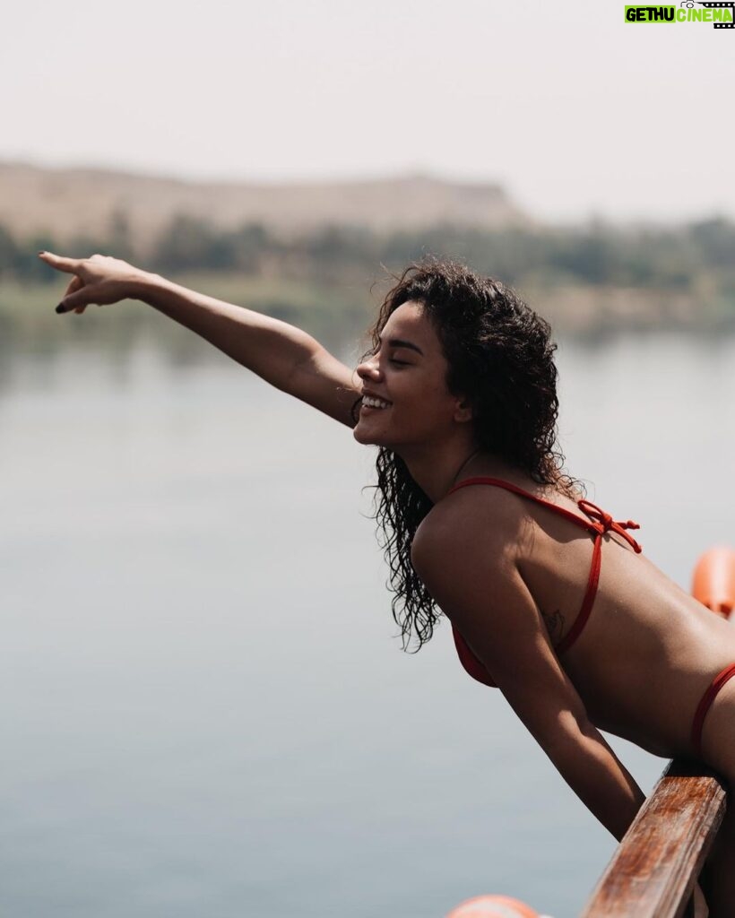 Bella Campos Instagram - O sol na pele é surreal, baby. 🤎 Egipto, Rio Nilo