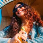 Bella Campos Instagram - É ela! A @bellacampox curtiu muito a vida aqui fora junto com Corona, no primeiro dia de Primavera Sound. Vem ver ✨#CoronaNoPrimaveraSound #AVidaÉAquiFora
