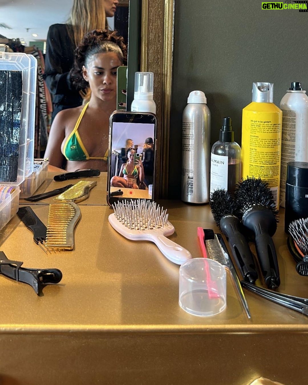 Bella Campos Instagram - I’m making my international career, ok. كوبري اسوان المعلق