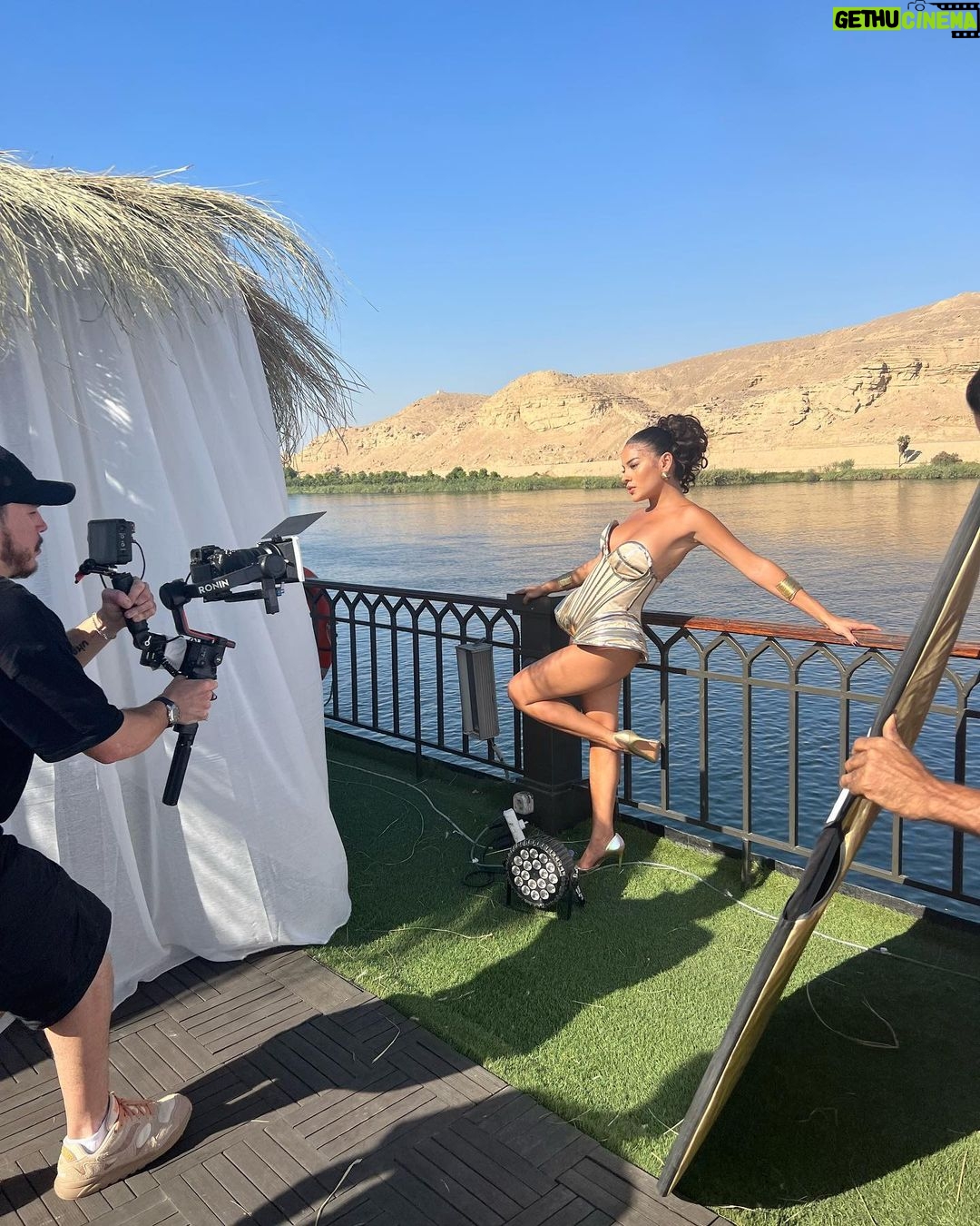 Bella Campos Instagram - I’m making my international career, ok. كوبري اسوان المعلق