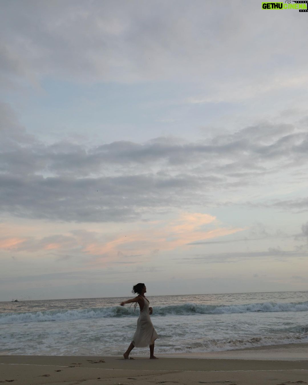 Bella Campos Instagram - A vida acontecendo 🌷 Paz de Deus