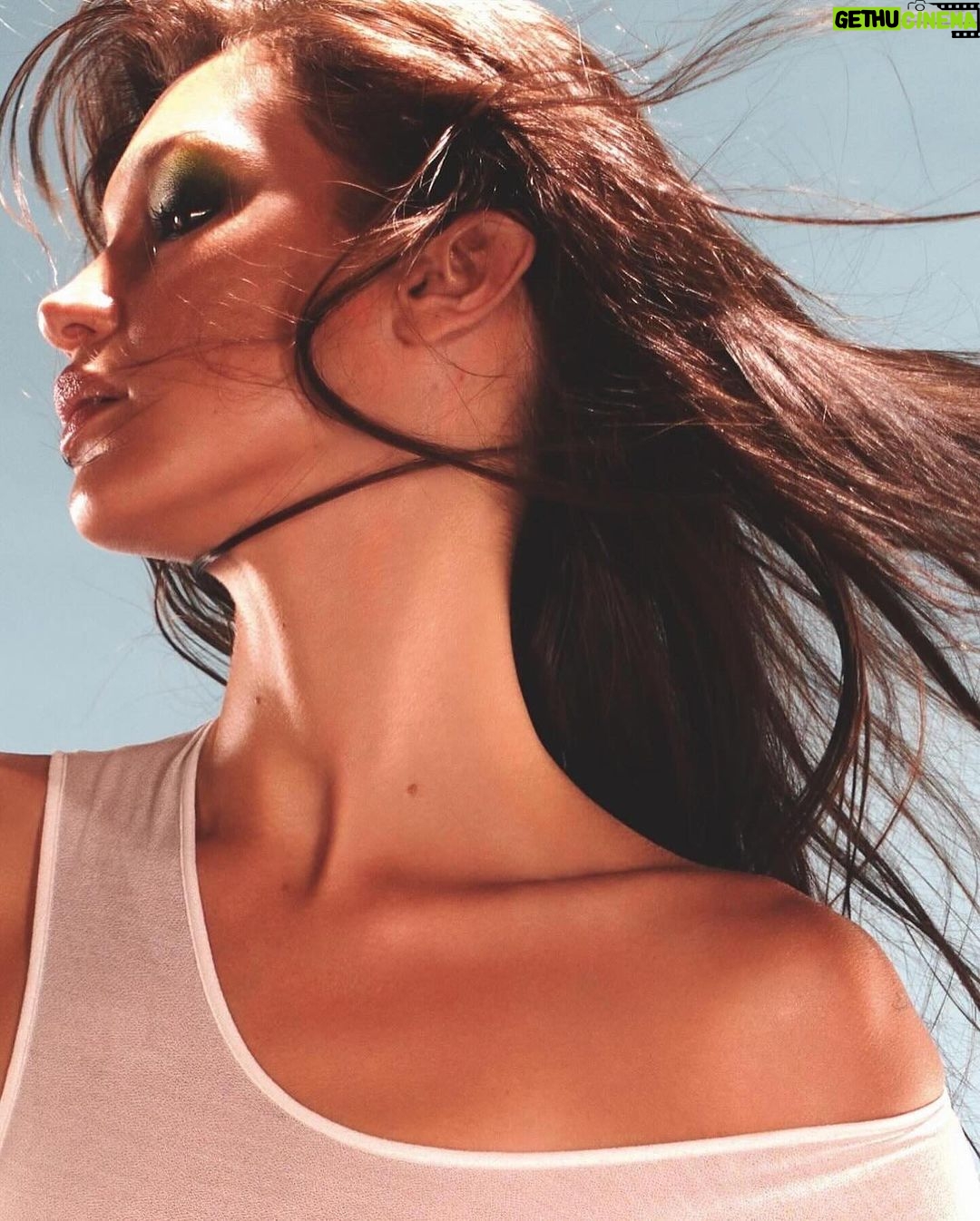 Bella Hadid Instagram - On stands now @theperfectmagazine @brvceanderson @kegrand @samvissermakeup @akkishirakawa @jinsoonchoi @josephthorntonallan @yasminediba @bitton