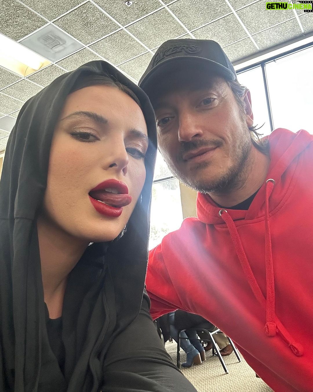 Bella Thorne Instagram - Blizzard and all and so totally worth itโ๏ธโ๏ธ๐ thank u so much @mammothfilmfestival for best director this short meant so much to me to create it - labor of love, sweat, tears and fake blood lots of it๐
