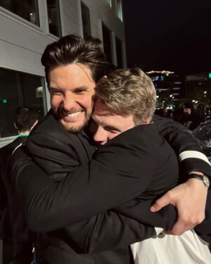Ben Barnes Instagram - I feel so much love, affection and beaming pride for all the human beings in these pictures… 

We ‘made something’…

#shadowandbone #netflix #thursday 

🖤