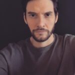 Ben Barnes Instagram - HAPPY NEW YEAR! …Here’s a little poem I wrote. Here’s to a healthy, healing, happy, hopeful 2022 💫❤️🍾💗🎉🖤💫 #happynewyear #2022