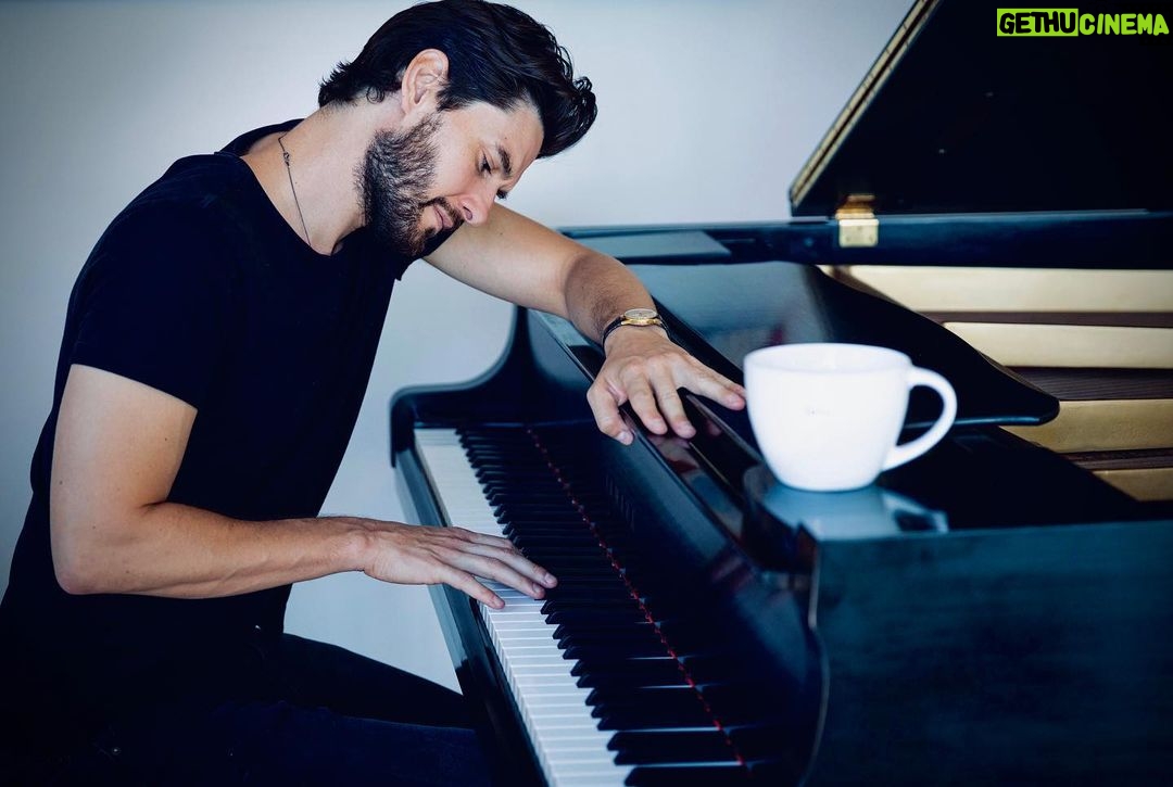 Ben Barnes Instagram - It’s been a YEAR since I released my EP, ‘Songs For You’… The songs have now been streamed almost 10 million times across the platforms! Seeing you all dancing to my songs, playing or singing along, pole dancing (lots of excellent pole dancing?), making edits, someone is using ‘Ordinary Day’ in a film, seeing my record in the charts next to Adele (for about 30 seconds), some of you getting tattoos of specific lyrics, showing up wearing my t-shirts to a convention, or just telling me in person or on social media that a particular song resonated with you… it’s all such a privilege and it all fills me with more pride and joy than I could ever have fathomed. I continue to wish for you all to happy and fearless and free everyday. Sending every one of you all my love ❤️ 1. Shooting the music video for ‘11:11’ 💫⏰❤️ 2. Hearing the strings for ‘Rise Up’ for the first time 💔🌄🎻 3. The day I finished writing ‘Rise Up’ recording it on a clunky keyboard in a hotel to remember the tune as it was 4. @imcharlesjones going for it in the studio 🎹 5. 🫖📸 6. Shooting the ‘Rise Up’ video #bts 🎥 7. The first shot of ‘11:11’ video we shot #bts from 🛏 Thank you to everyone who helped me make this: musicians, producers, film crews, label peeps, anyone who inspired, advised or supported me… you all know who you are!