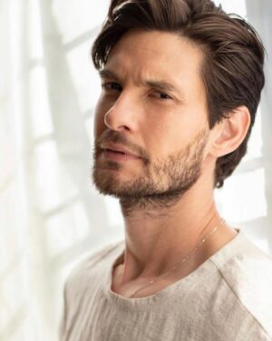 Ben Barnes Instagram - New article and photos in @1883magazine 

📝 @sydneybolen 

📸 @mallorymturner 

👕 @sky_is_dlimit 

💇🏻 @mmmyyaaaa 

Production @kelseyjbarnes