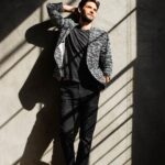 Ben Barnes Instagram - New article and photos in @1883magazine 📝 @sydneybolen 📸 @mallorymturner 👕 @sky_is_dlimit 💇🏻 @mmmyyaaaa Production @kelseyjbarnes