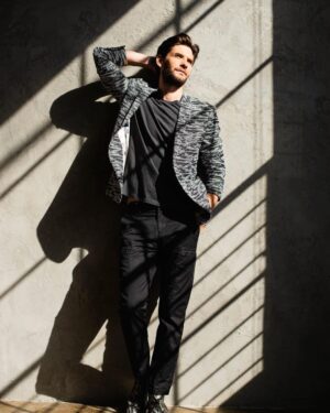 Ben Barnes Instagram - New article and photos in @1883magazine 

📝 @sydneybolen 

📸 @mallorymturner 

👕 @sky_is_dlimit 

💇🏻 @mmmyyaaaa 

Production @kelseyjbarnes