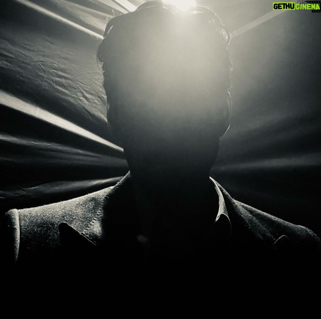 Ben Barnes Instagram - Just experimenting with with some creepy lights on the set of #CabinetOfCuriosities for @netflix What a kind, skilled, passionate crew @realgdt assembled for this project. I can’t wait to see this anthology come together. So honored to have been asked to star in a huge episode along with @crispinhellionglover I’ve loved every second. #horror #bts #guillermodeltoro 🧟♂️ 📸: @peachmillk