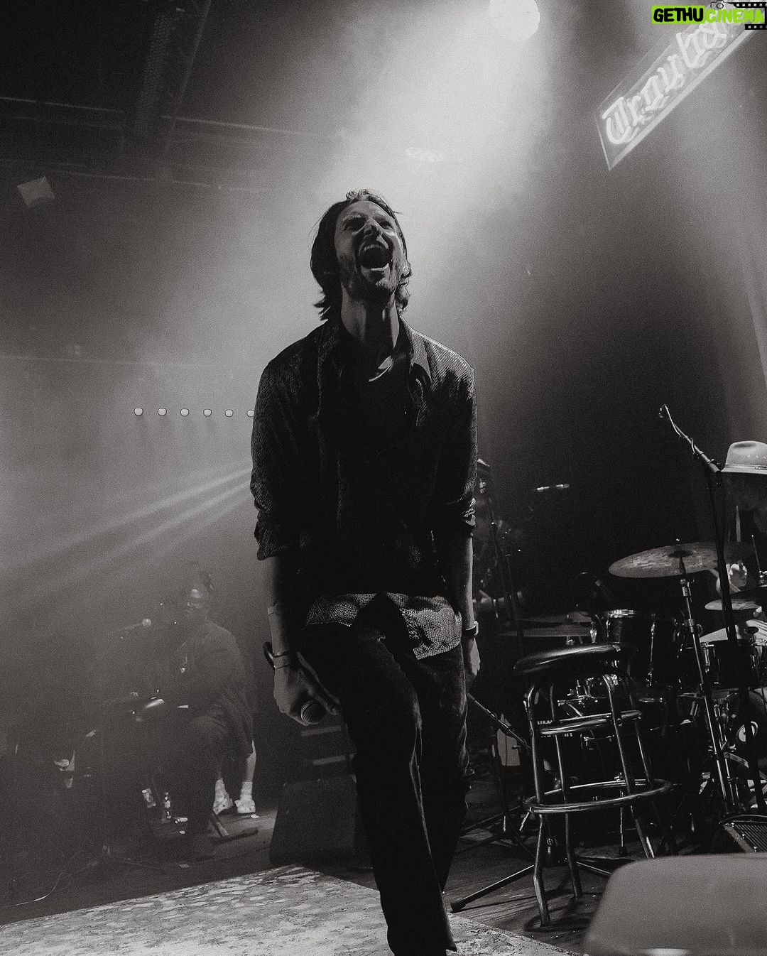 Ben Barnes Instagram - The Troubadour was a dream, again… Thank you for showing up and singing and dancing and clapping your hands and laughing and sharing the buzz with us on this special night! Thank you to my brilliant, beautiful band of superstars! And thank you @nataliejphotos & @xamnil for these wonderful photos @johnvarvatos for the fit 💙