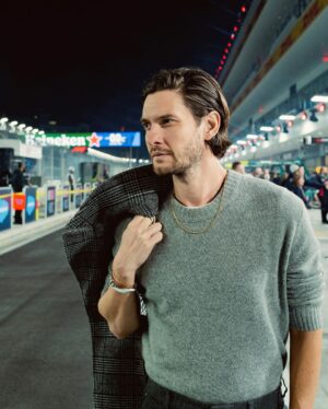 Ben Barnes Instagram - Thank you so much for the invite to the @f1lasvegas 

What a treat! 🏁🏎️💥

@heineken_us 
#HeinekenPartner
📷: @thvddeus @race.service @f1 #f1