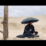 Ben Barnes Instagram - #BTS from Season 2 of #shadowandbone 1. Me and my shadow 2. Kit makes me smile 3. Lewis takes good photos 4. ‘Mum’ makes me laugh 5. Love my Archie 6. Calahan Kirigan 7. Jessie brings me joy on the pyre 8. It’s not raining 9. Zoë daydreaming 10. Archie and I in the bath 🖤