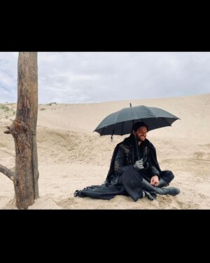 Ben Barnes Instagram - #BTS from Season 2 of #shadowandbone 

1. Me and my shadow 
2. Kit makes me smile
3. Lewis takes good photos 
4. ‘Mum’ makes me laugh
5. Love my Archie 
6. Calahan Kirigan
7. Jessie brings me joy on the pyre
8. It’s not raining
9. Zoë daydreaming
10. Archie and I in the bath

🖤