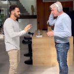 Benjamin Samat Instagram - La réaction de notre famille quand on leur a annoncé que l’on attendait un bébé 👶🏻🥹 On a essayé de l’annoncer de façon différente à chaque fois pour les surprendre. C’était amusant et extrêmement touchant aussi. Tout ces moments resteront inoubliables ❤️ 6 minutes de pur bonheur 🥰